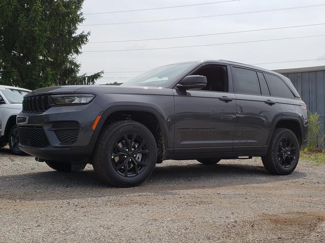 new 2024 Jeep Grand Cherokee car, priced at $43,030