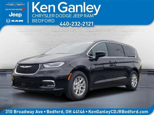 new 2025 Chrysler Pacifica car, priced at $45,315
