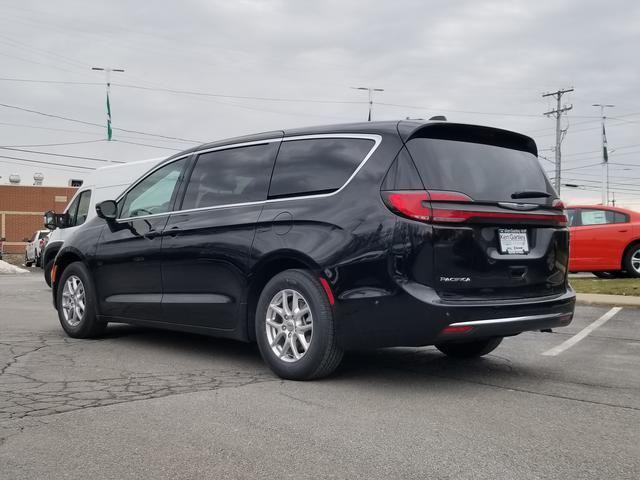 new 2025 Chrysler Pacifica car, priced at $45,622