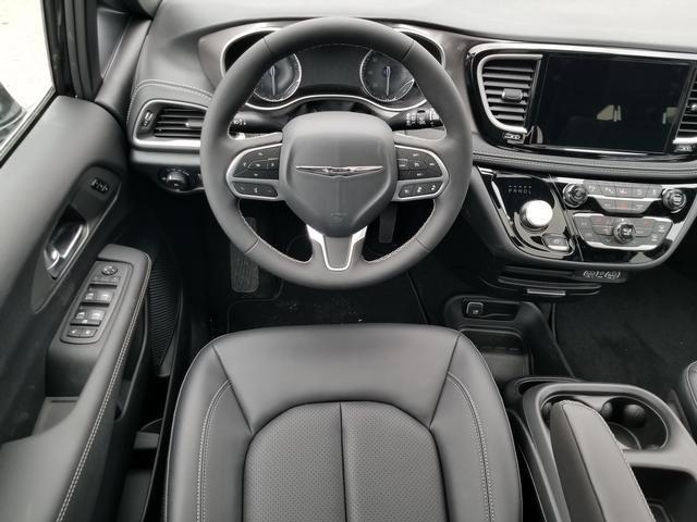 new 2025 Chrysler Pacifica car, priced at $45,622