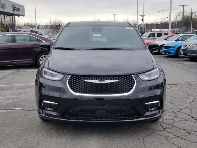 new 2025 Chrysler Pacifica car, priced at $45,622