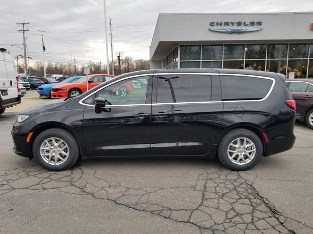 new 2025 Chrysler Pacifica car, priced at $45,622