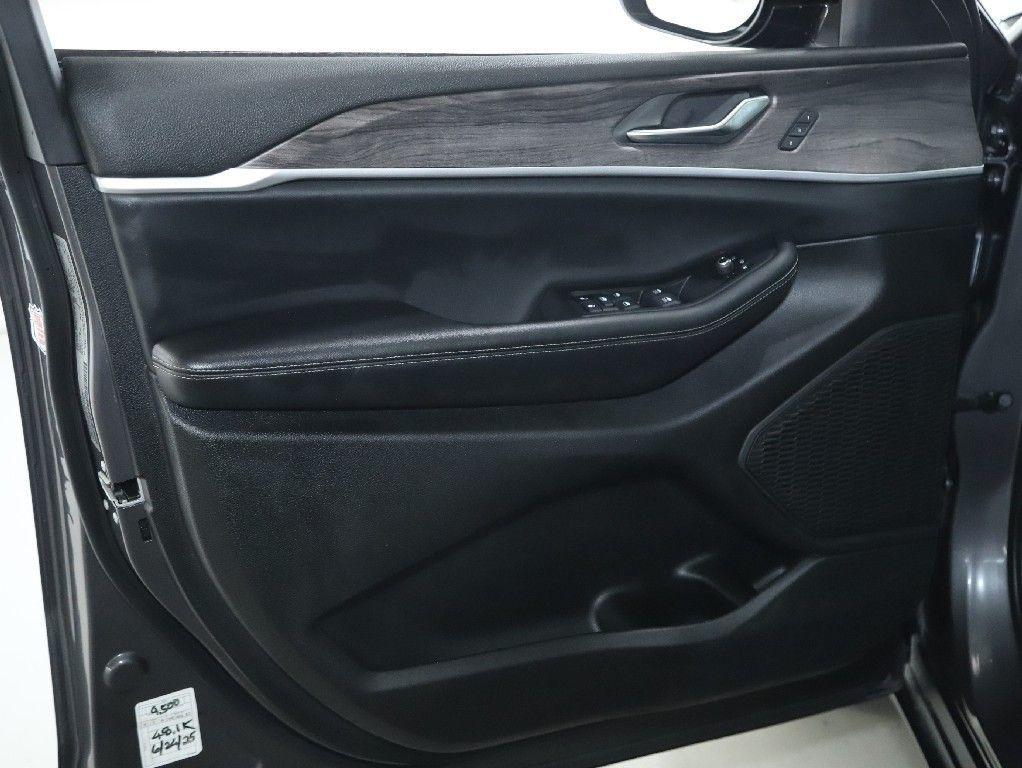 used 2024 Jeep Grand Cherokee L car, priced at $35,854