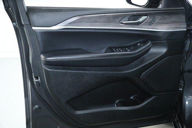 used 2023 Jeep Grand Cherokee car, priced at $30,992