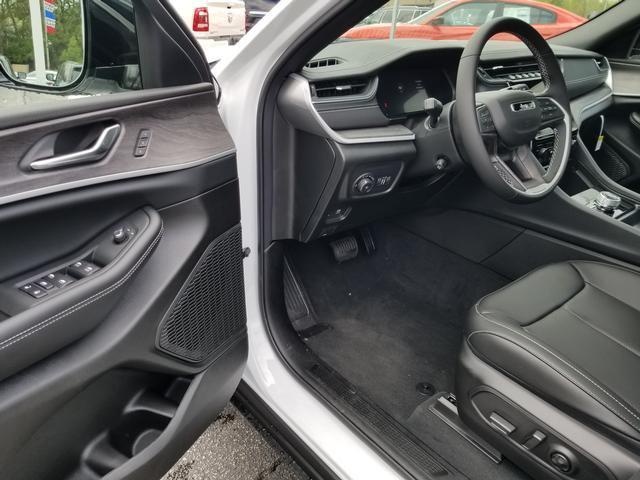 new 2025 Jeep Grand Cherokee L car, priced at $51,442