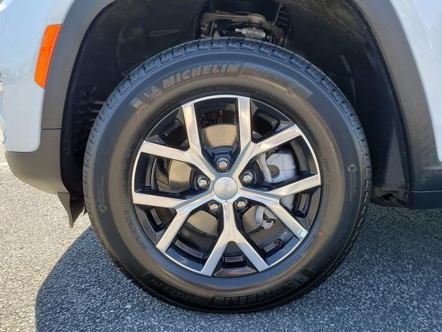 new 2025 Jeep Grand Cherokee car, priced at $38,956