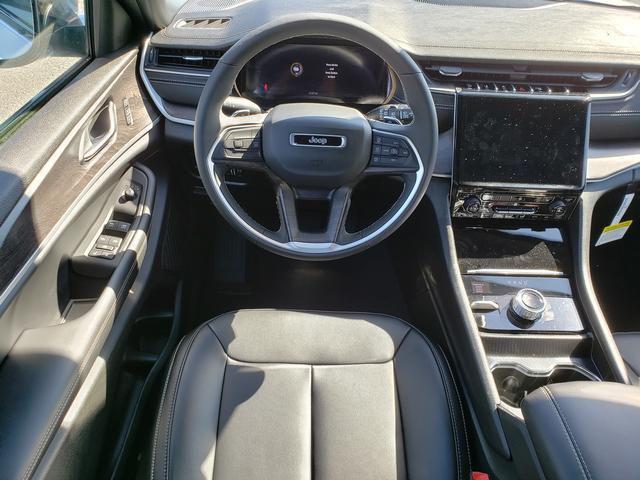 new 2025 Jeep Grand Cherokee car, priced at $38,956