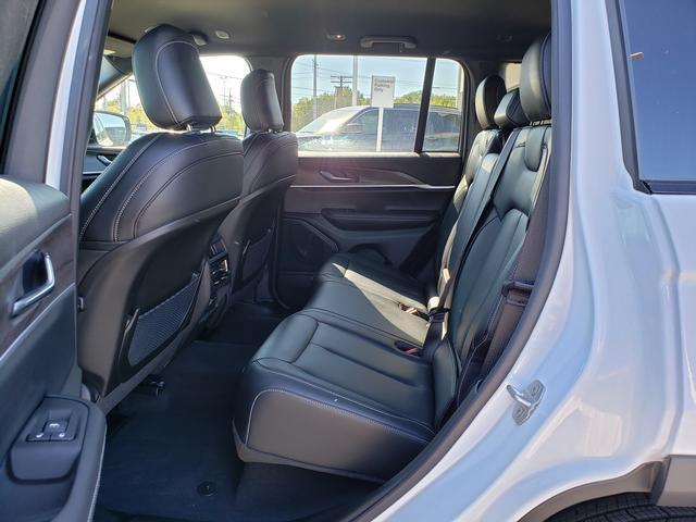new 2025 Jeep Grand Cherokee car, priced at $38,956