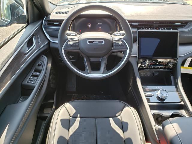 new 2025 Jeep Grand Cherokee car, priced at $44,388