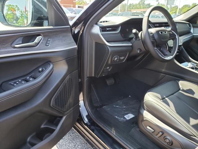 new 2025 Jeep Grand Cherokee car, priced at $44,388