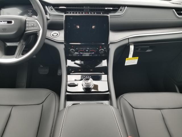 new 2025 Jeep Grand Cherokee car, priced at $45,331