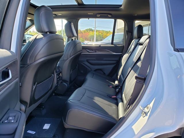 new 2025 Jeep Grand Cherokee car, priced at $43,977