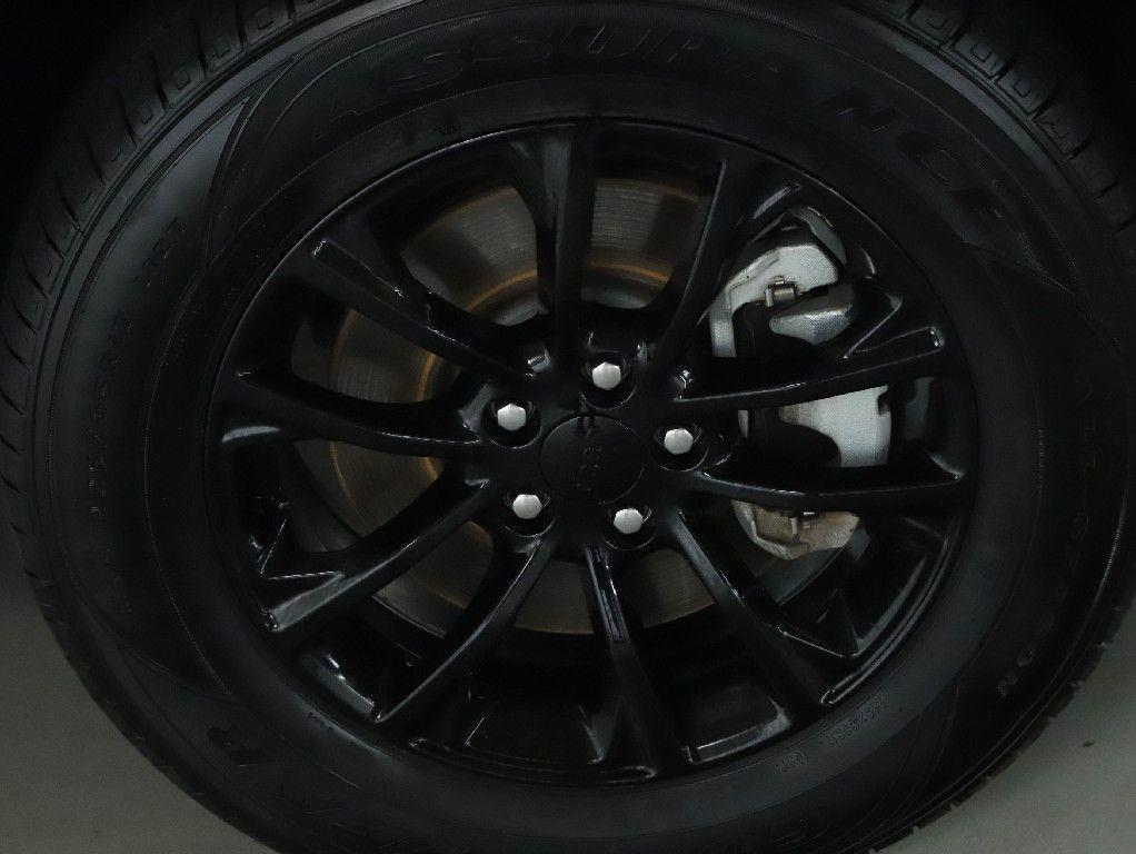 used 2023 Jeep Cherokee car, priced at $23,487