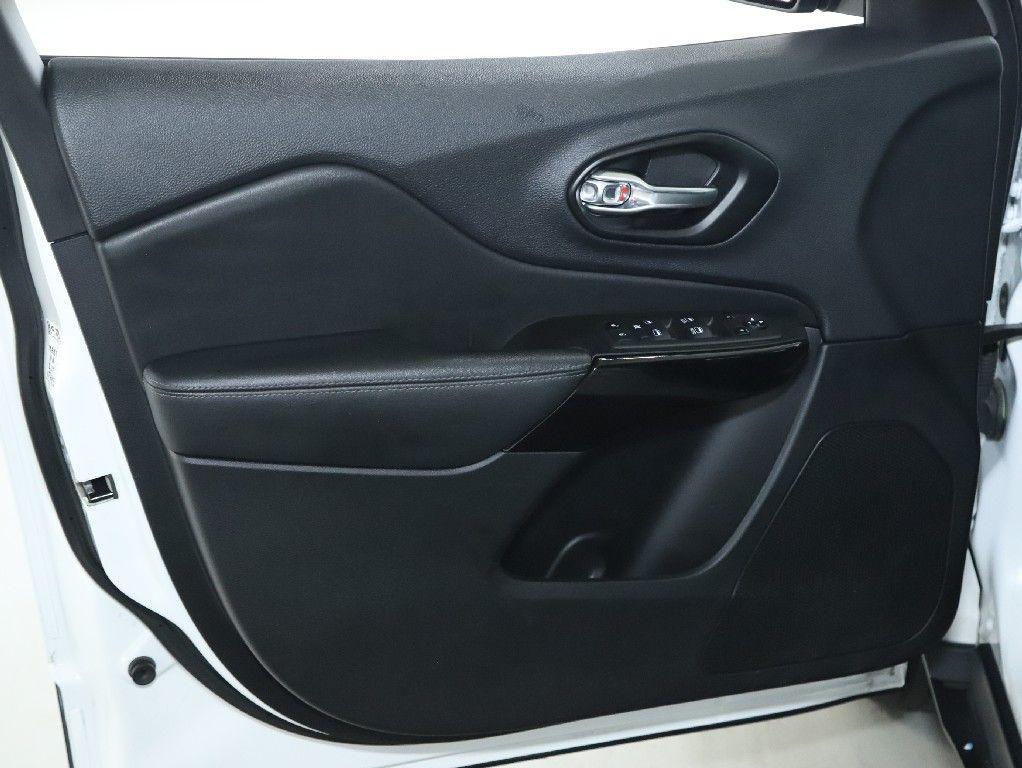 used 2023 Jeep Cherokee car, priced at $23,487