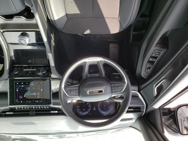 new 2024 Jeep Grand Cherokee car, priced at $45,670