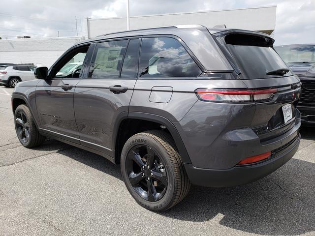 new 2024 Jeep Grand Cherokee car, priced at $45,670