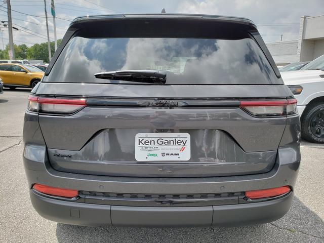 new 2024 Jeep Grand Cherokee car, priced at $45,670