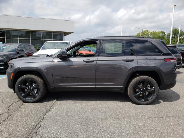 new 2024 Jeep Grand Cherokee car, priced at $45,670