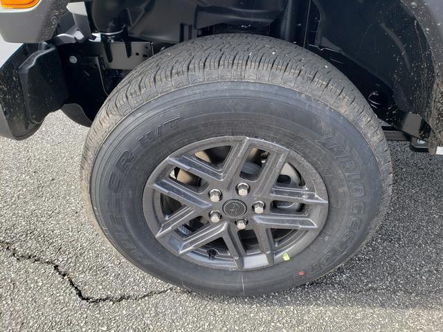 new 2024 Jeep Gladiator car, priced at $40,850