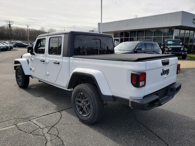 new 2024 Jeep Gladiator car, priced at $46,209