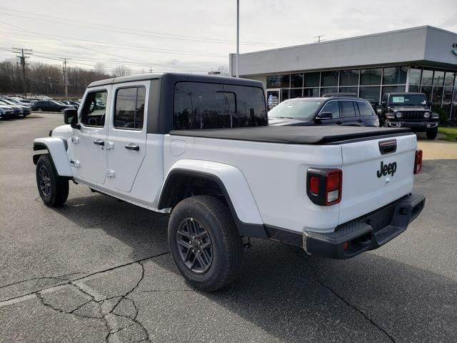 new 2024 Jeep Gladiator car, priced at $40,850