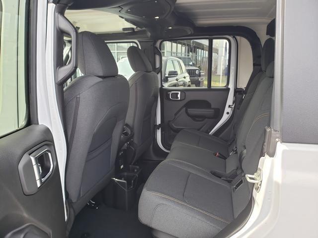 new 2024 Jeep Gladiator car, priced at $40,850