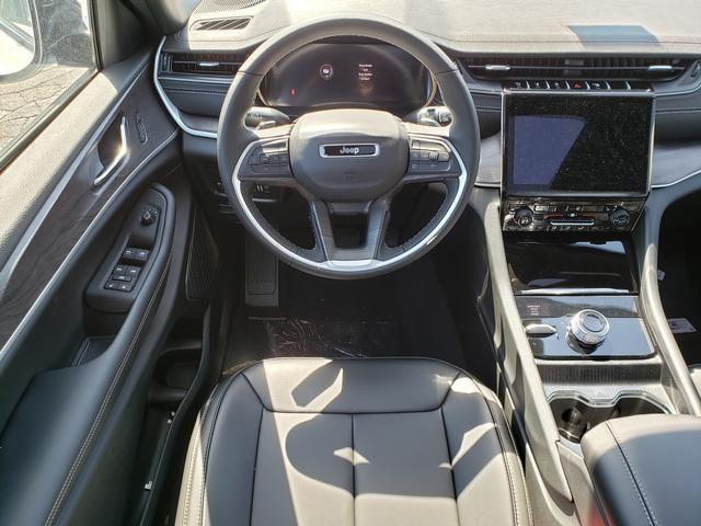 new 2025 Jeep Grand Cherokee car, priced at $45,270