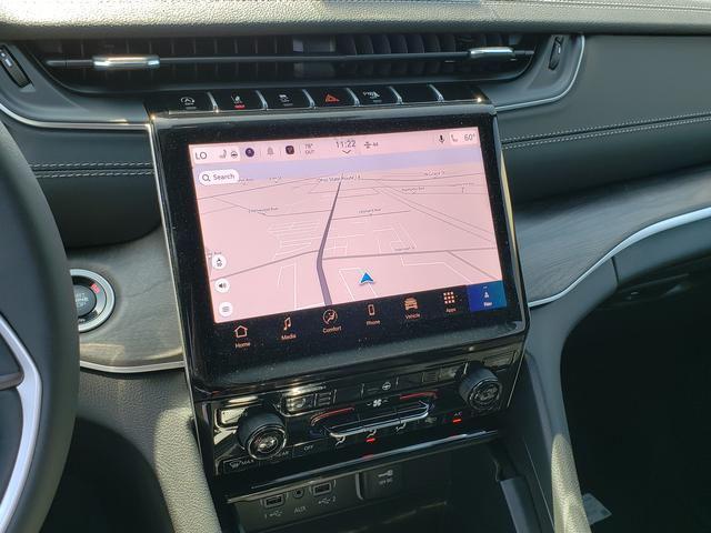 new 2025 Jeep Grand Cherokee car, priced at $45,270