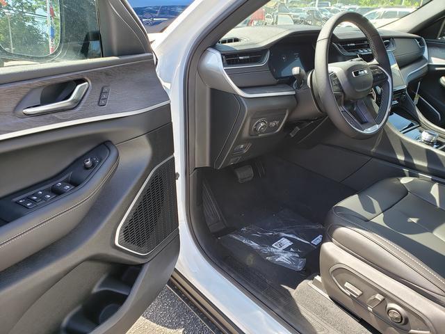 new 2025 Jeep Grand Cherokee car, priced at $45,270