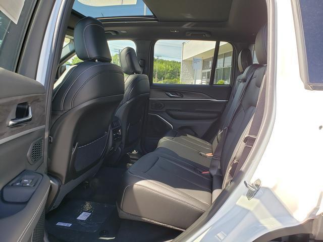 new 2025 Jeep Grand Cherokee car, priced at $45,270