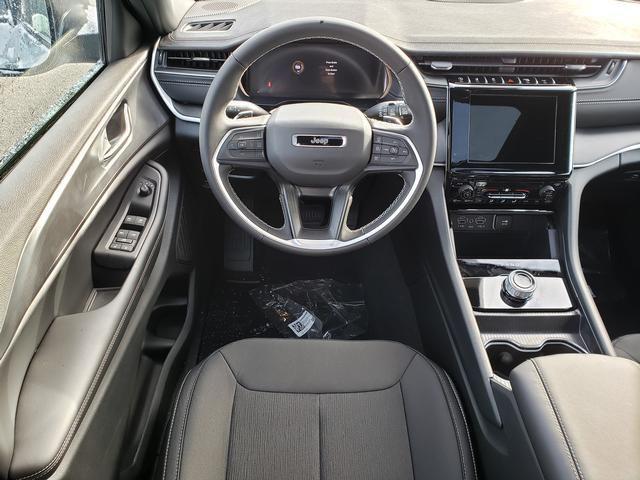 new 2025 Jeep Grand Cherokee car, priced at $39,290