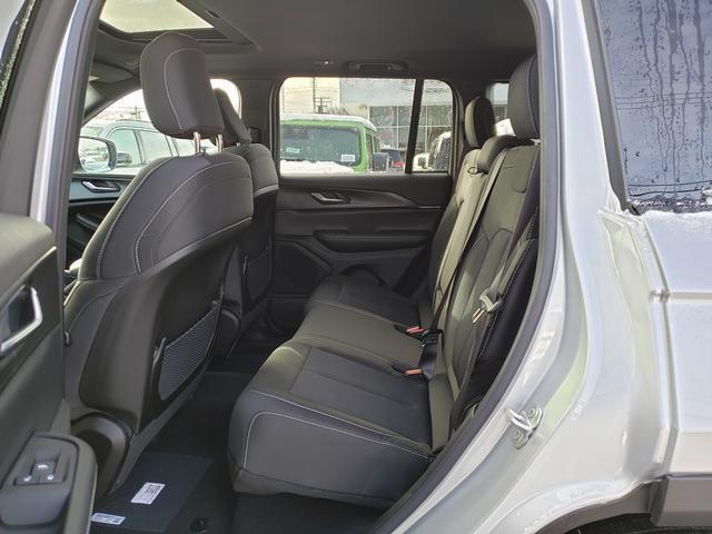 new 2025 Jeep Grand Cherokee car, priced at $39,290