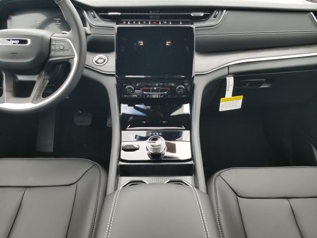 new 2025 Jeep Grand Cherokee car, priced at $44,659
