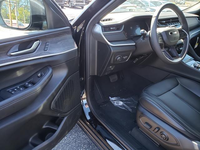 new 2025 Jeep Grand Cherokee car, priced at $39,492