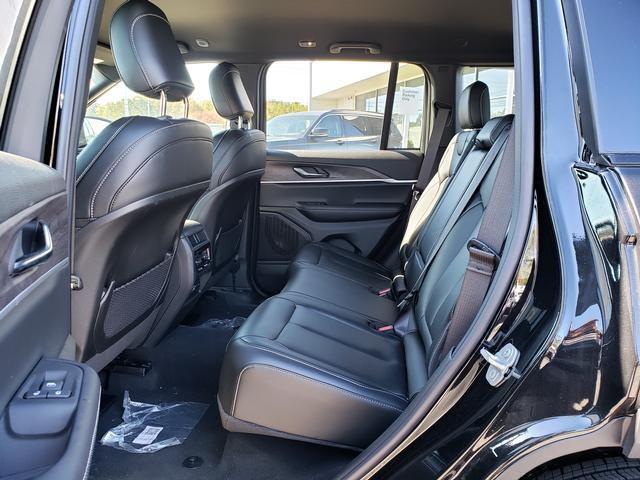new 2025 Jeep Grand Cherokee car, priced at $39,492
