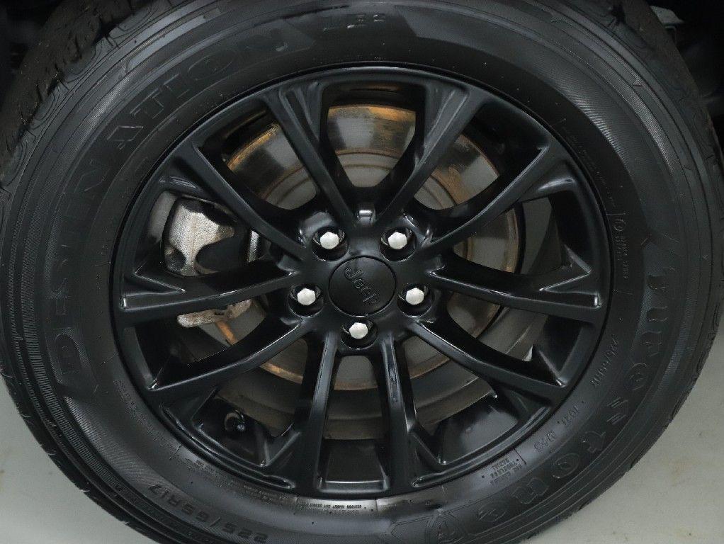 used 2023 Jeep Cherokee car, priced at $21,998