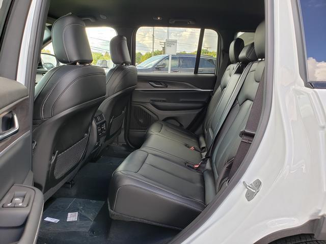 new 2025 Jeep Grand Cherokee car, priced at $38,956