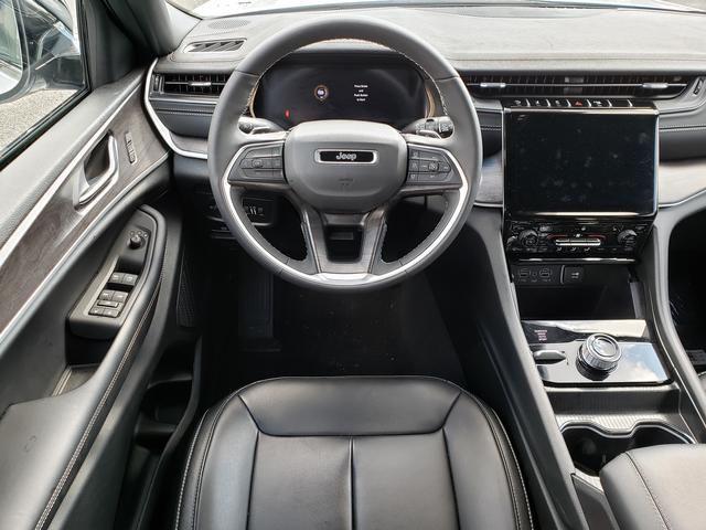 new 2025 Jeep Grand Cherokee car, priced at $38,956