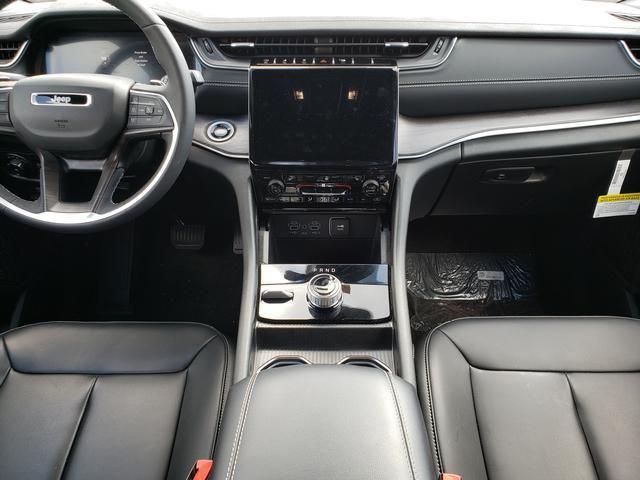 new 2025 Jeep Grand Cherokee car, priced at $38,956