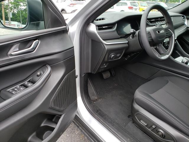 new 2025 Jeep Grand Cherokee car, priced at $37,767