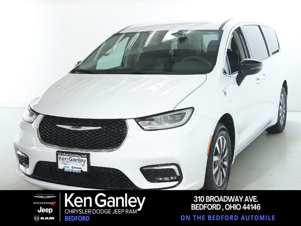 used 2024 Chrysler Pacifica Hybrid car, priced at $29,997