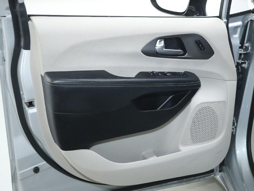 used 2024 Chrysler Pacifica car, priced at $28,294