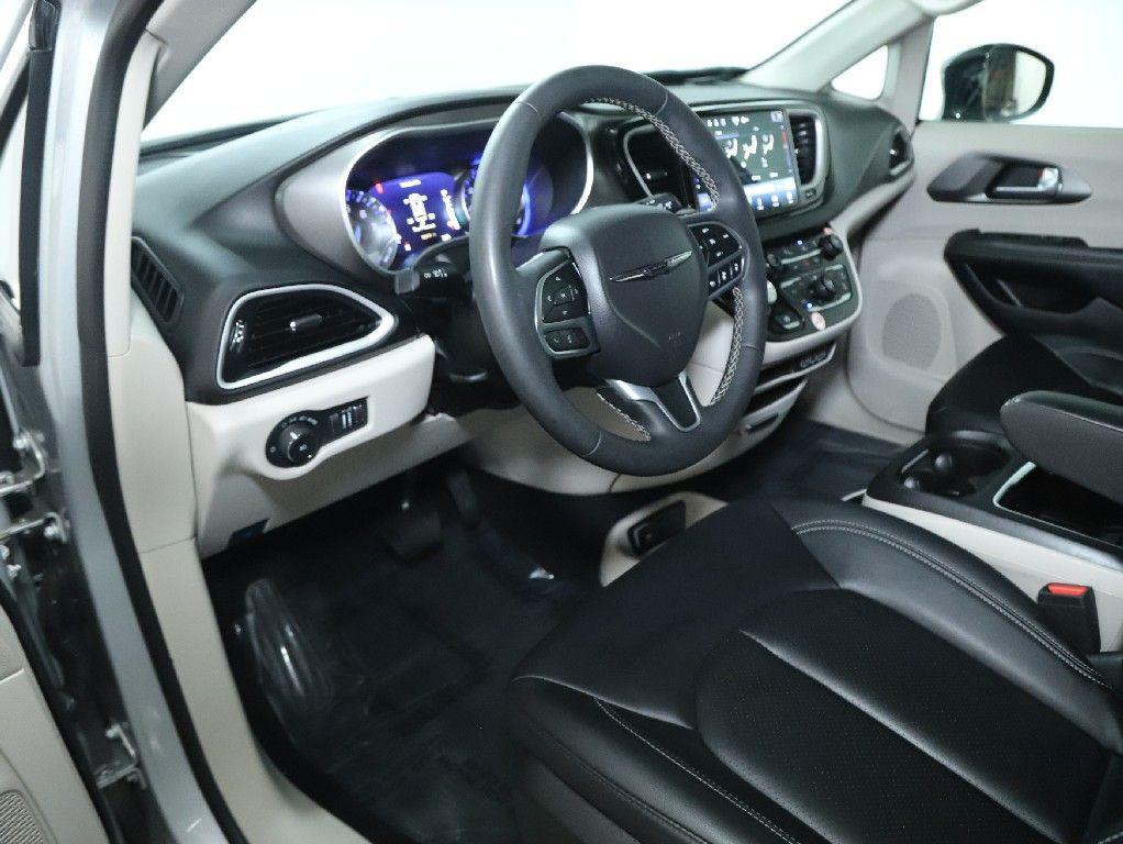 used 2024 Chrysler Pacifica car, priced at $28,294