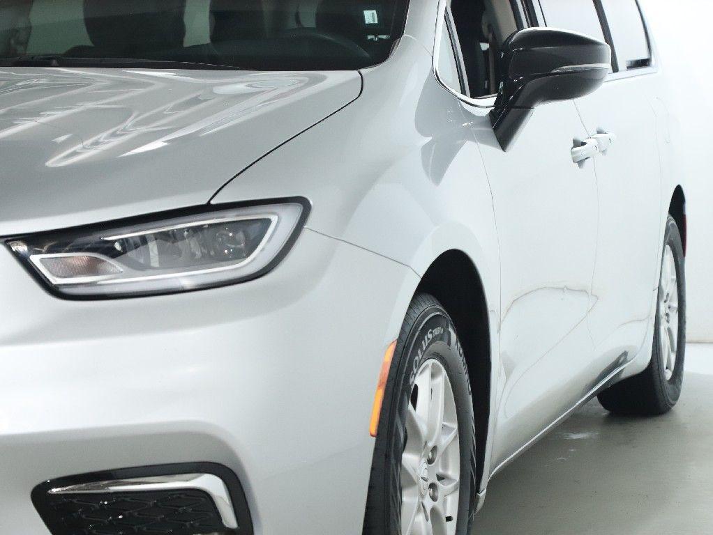 used 2024 Chrysler Pacifica car, priced at $28,294
