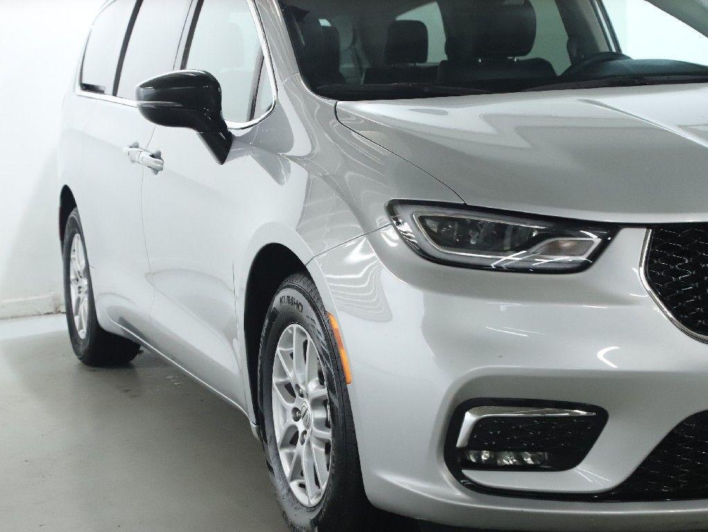 used 2024 Chrysler Pacifica car, priced at $28,294