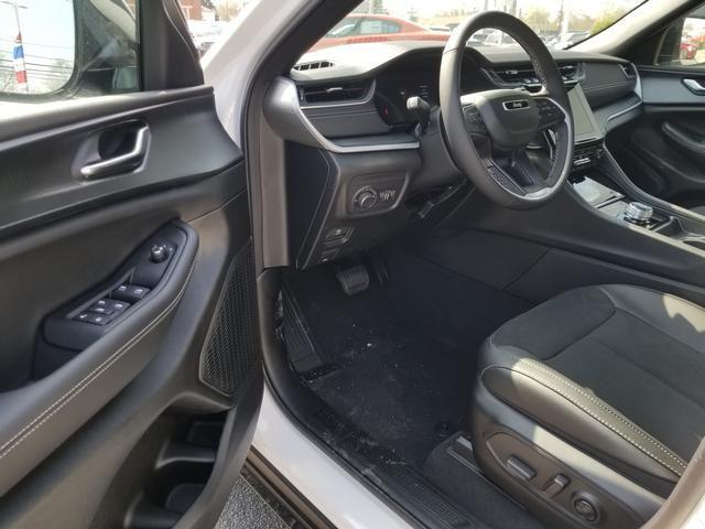 new 2025 Jeep Grand Cherokee car, priced at $42,007