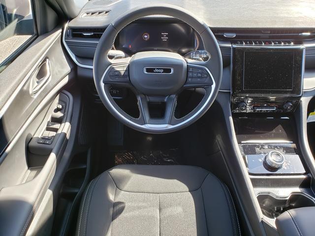 new 2025 Jeep Grand Cherokee car, priced at $33,864