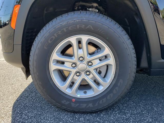 new 2025 Jeep Grand Cherokee car, priced at $33,864