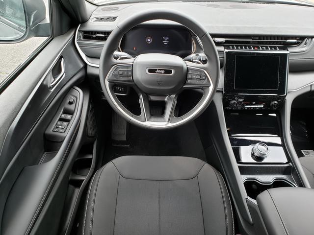 new 2025 Jeep Grand Cherokee L car, priced at $39,408