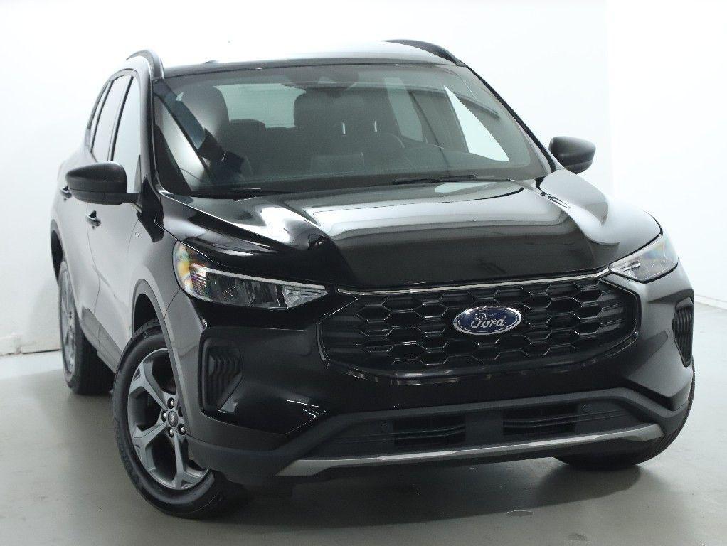 used 2025 Ford Escape car, priced at $24,986